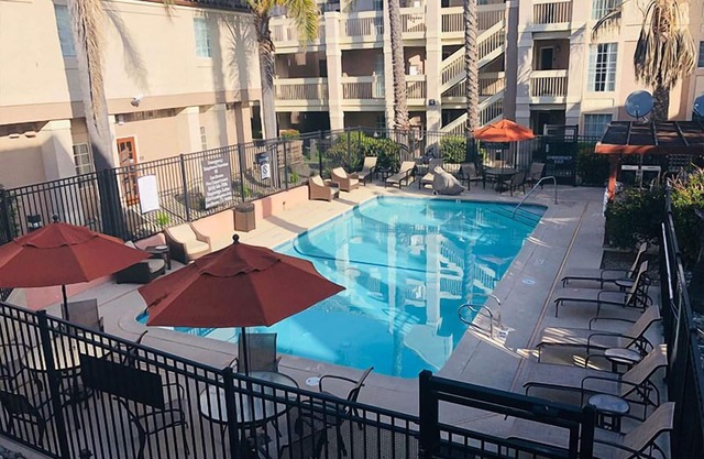 Quick Drive from San Francisco Int’l Airport! Unit w/Full Kitchen & Free Bfast!