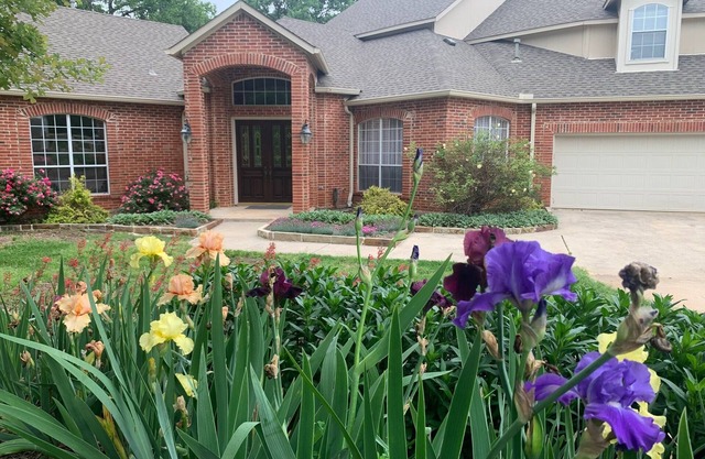 Quiet 1 Acre Lake House Nestled in the Woods 4B/4B