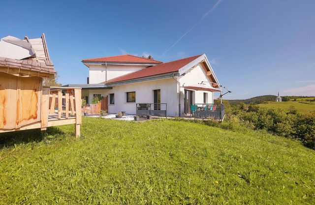 Quiet 12-person apartment in the heart of the Loue valley