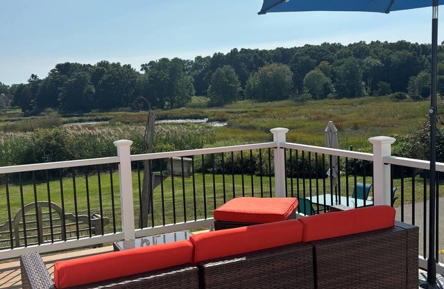 Quiet 2 bedroom summer haven overlooking beautiful West River