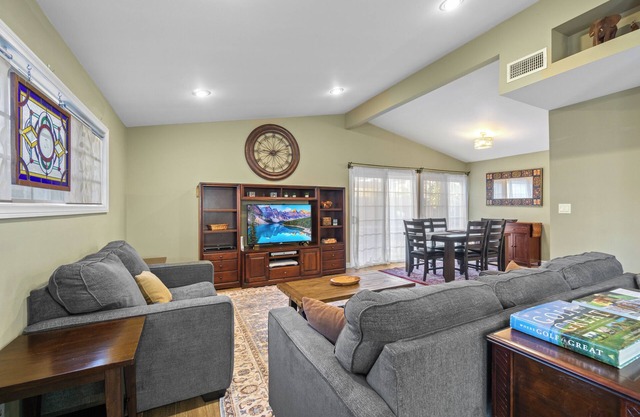 Quiet 3 Bedroom Family Home Close to All