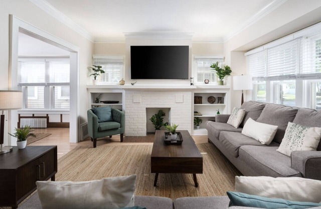 Quiet 3 BR Main Floor in Bi-Level Home - Shorewood, WI