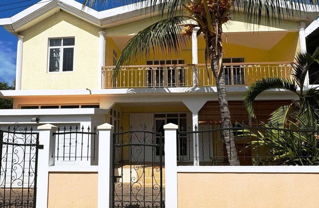 Quiet 5-bedroom villa, near beach with terraces