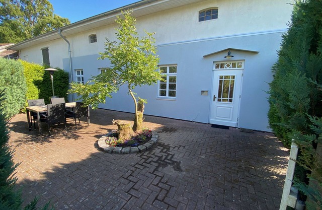 Quiet 80 m² vacation apartment near the beach