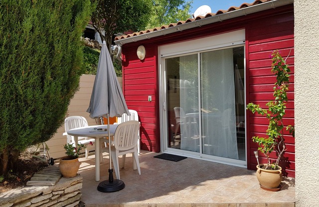 Quiet, air-conditioned T2 apartment with terrace and parking, close to Lamalou les bains.
