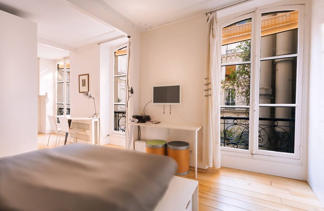 Quiet And Airy Luxury Studio In The Upper Marais