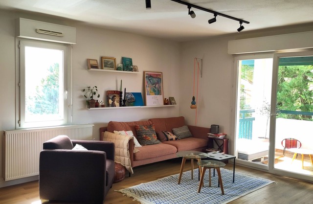 Quiet and bright apartment in Ciboure with parking space!