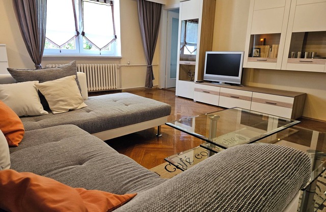 Quiet and central - vacation apartment with plenty of space and garden view