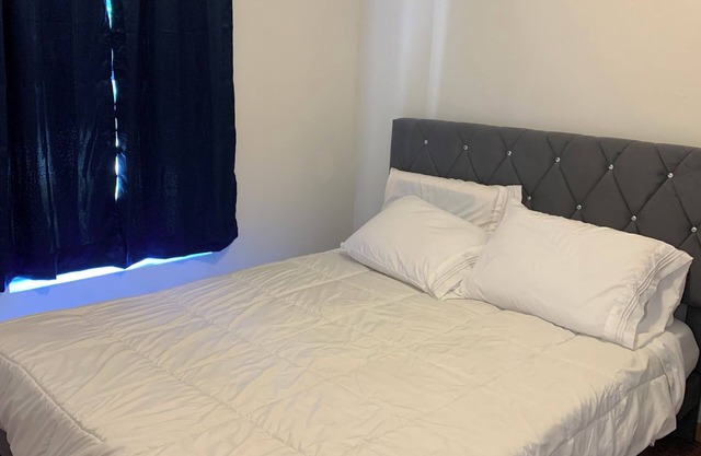 Quiet and comfort one bedroom apt, close to WIU, a kitchen free parking, TV