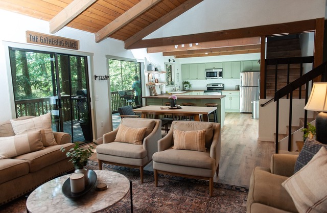 Quiet and cozy cabin, minutes to trailheads and Bellingham.
