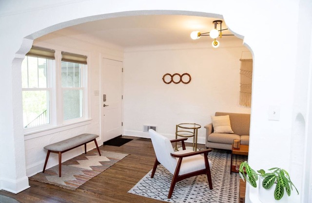 Quiet and Modern Designed Cottage in St Paul