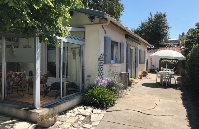Quiet and pleasant holiday house 50 m from the beach.