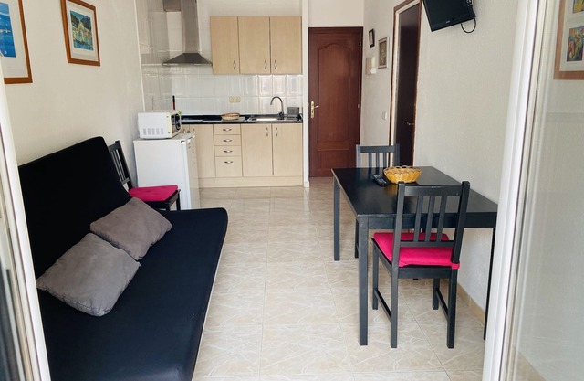 QUIET APARTMENT IDEAL COUPLES