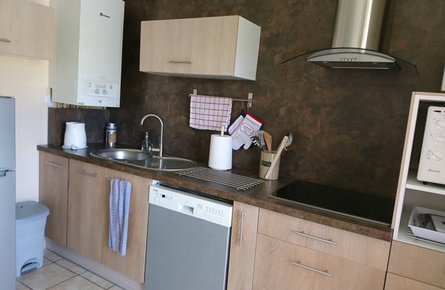 QUIET APARTMENT IN RESIDENTIAL AREA