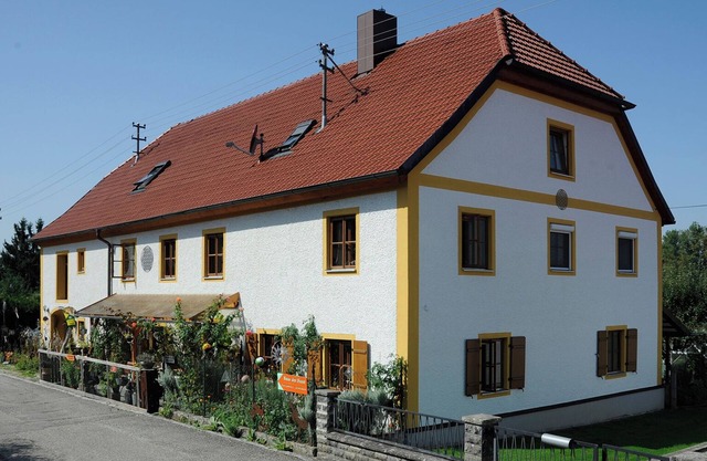 Quiet apartment with a view of the Inn, for a cozy stay.