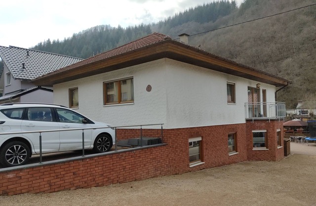 Quiet apartment with beautiful terrace and lawn.