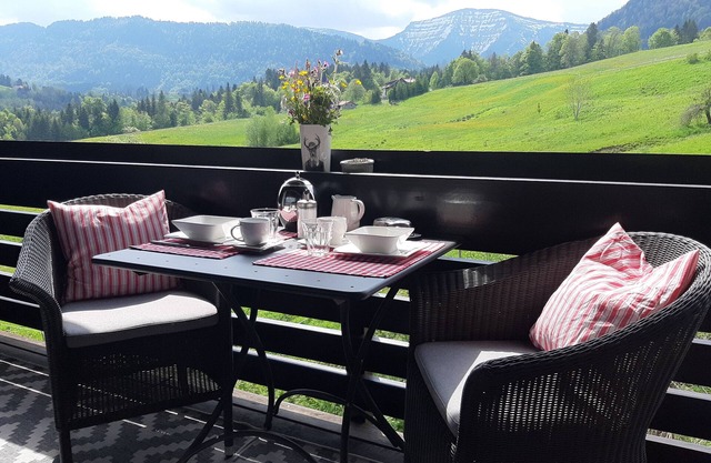 Quiet apartment with unobstructed mountain views of the Hochgrat, meadows and forests