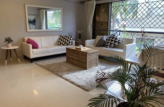 ✪Quiet Bandra 3 bedroom ✪Balconies✪Walk to Ocean✪