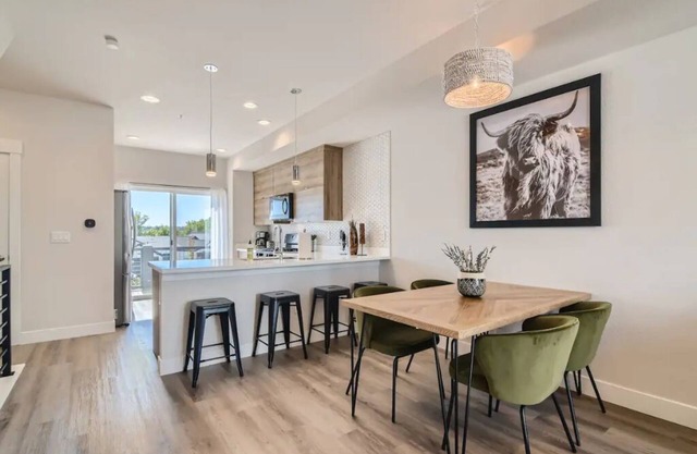 Quiet centrally located Denver hub w/free parking