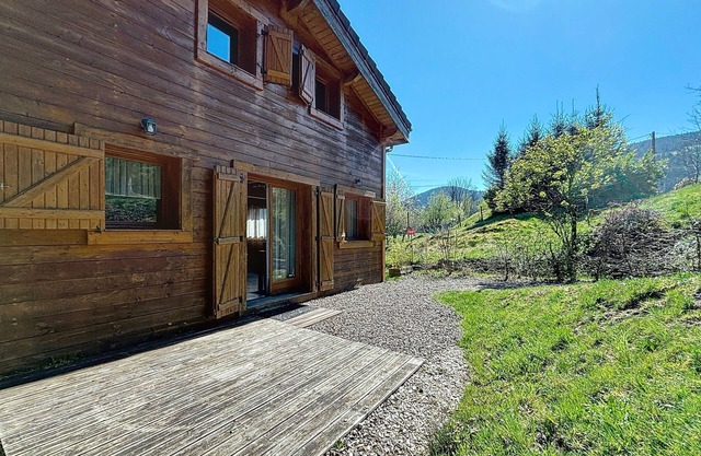 Quiet chalet on the edge of the forest at the gateway to the valleys
