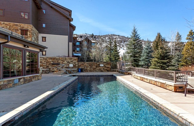 Quiet Colorful Fall! 3 Nights 10% off Now into November