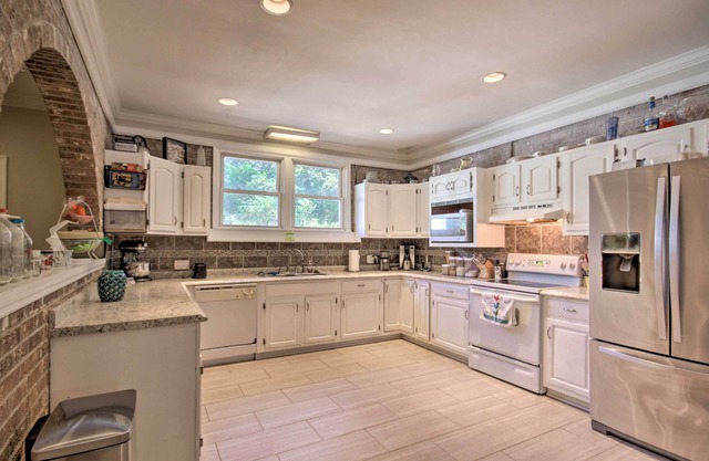 Quiet Columbia Home w/ Fire Pit & Pool Table!