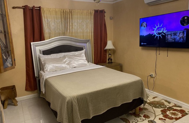 Quiet, Comfortable centrally located studio apt