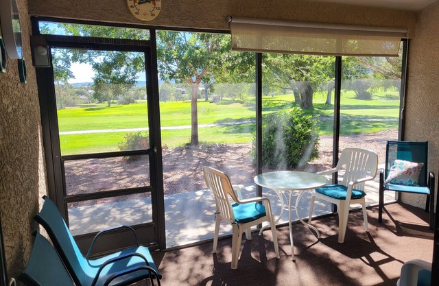 Quiet Condo on Prescott Country Club Golf Course!