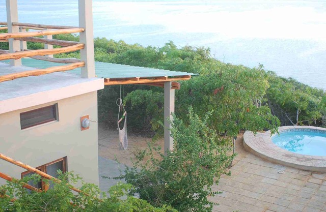 Quiet cottage in bush overlooking Bazaruto Archipelago
