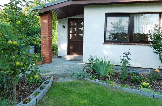 quiet cottage in the countryside with a separate plot in the harbor and center