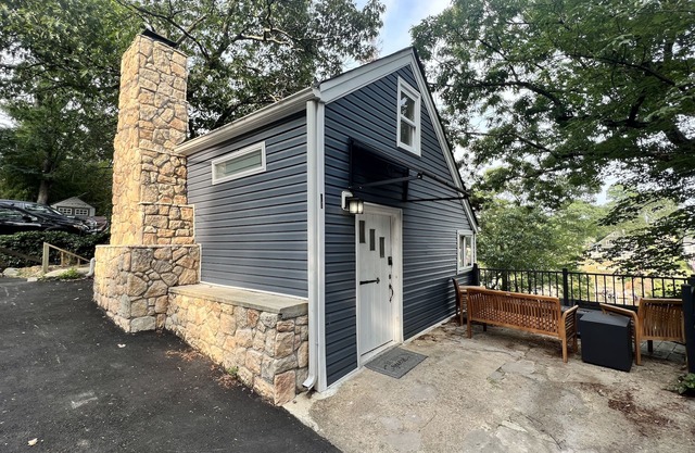 Quiet Cottage Loft w/Lake Views, Fire-pit, & Patio Pet. Pet Friendly!