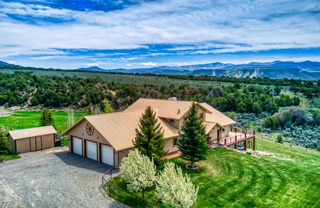 Quiet country getaway with STUNNING VIEWS, 4 bedrooms, 3 1/2 bath, large garage.