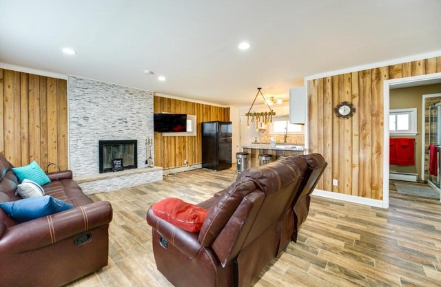 Quiet Country Home By Shay Lake!