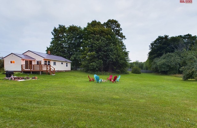 Quiet Country Setting, Close to Trails