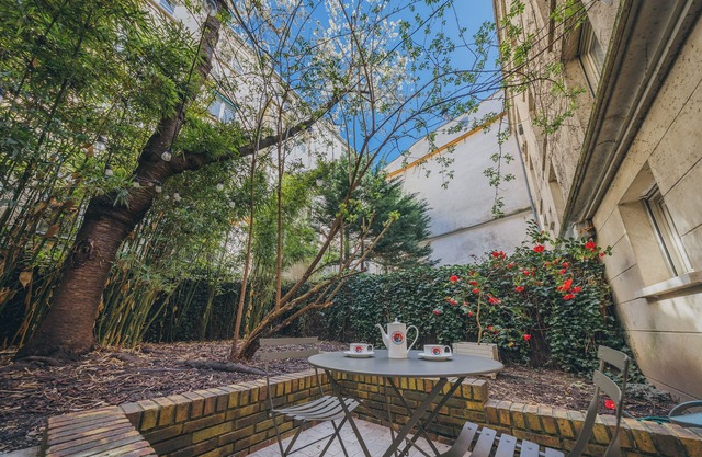 Quiet duplex with private garden and terrace