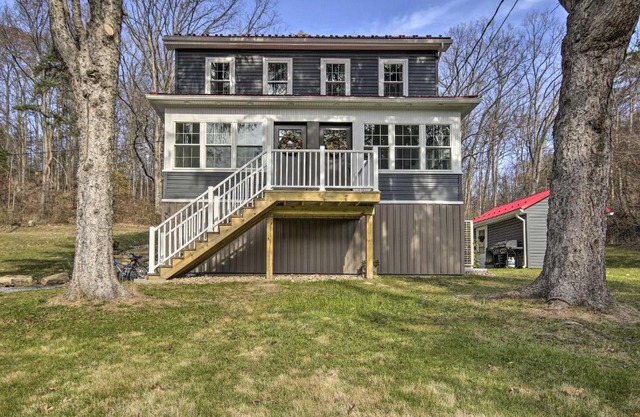 Quiet Escape with Hot Tub, 5 Miles to Raystown Lake!