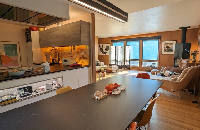 Quiet, family-friendly home on lake bike path 10 minutes from downtown Madison