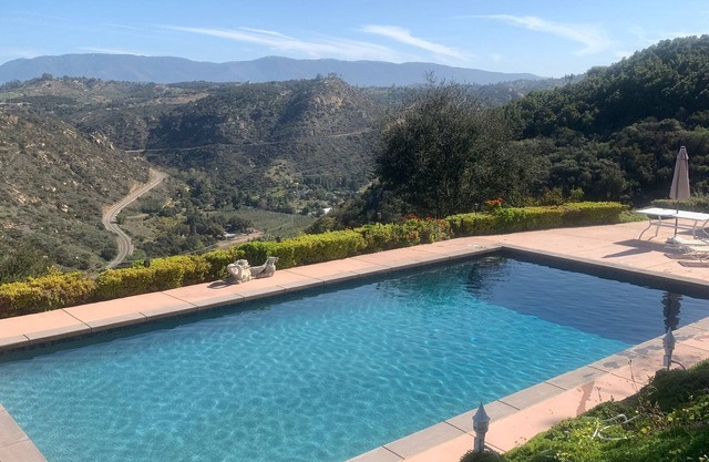 Quiet hilltop guest house with great views