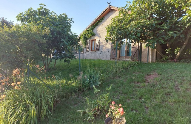 Quiet house, 2 bedrooms, terrace, pets allowed, parking, EV charging