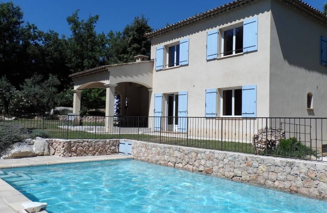 Quiet house, private pool, wifi, air conditioning (sleeps 10)