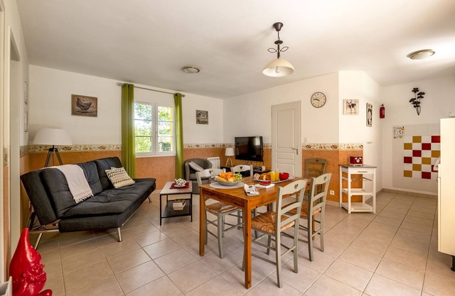 Quiet house in the countryside. 3 *
