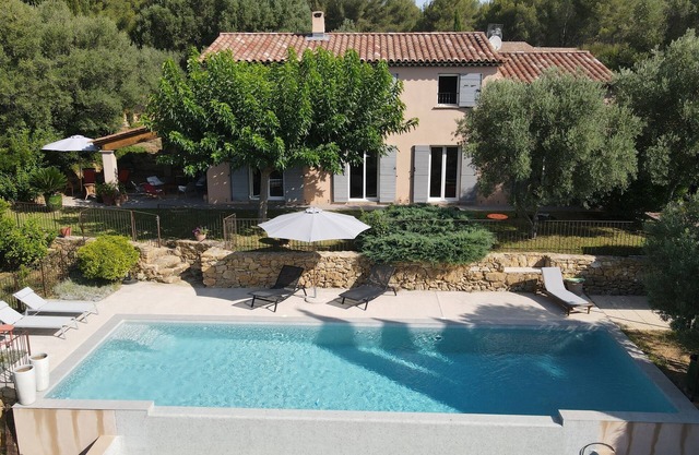 Quiet house with swimming pool in the heart of vineyards, close to beaches and villages