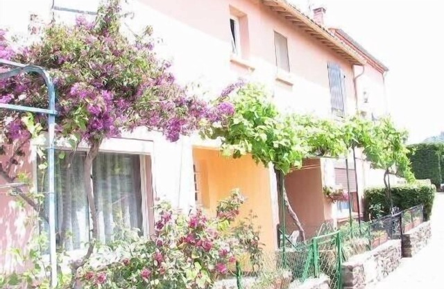 Quiet house with parking on the heights of Collioure