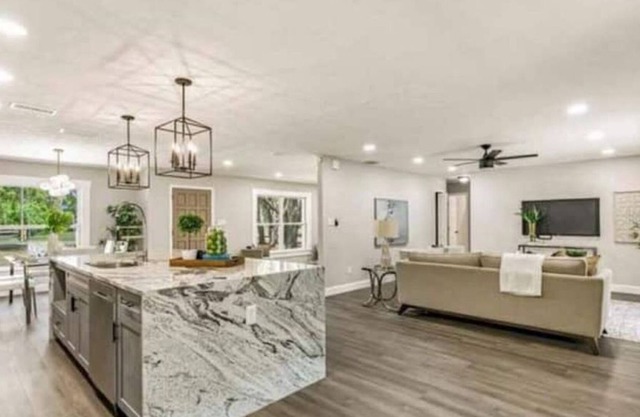Quiet Luxurious Home / Family Friendly / 8 PPL