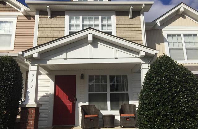 Quiet/Luxury Townhouse on Golf Course!
