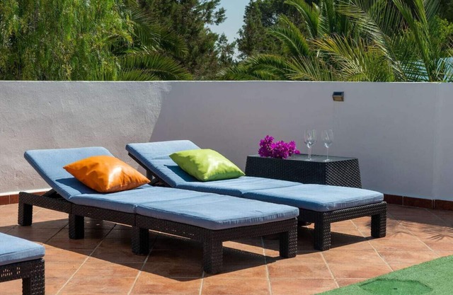 Quiet magnificant local villa between St Antonio and San José and private pool