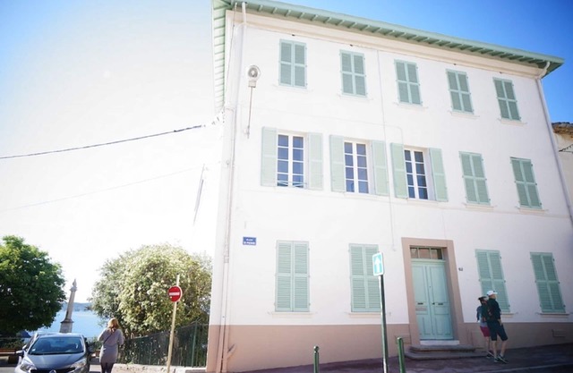 Quiet Mediterranean apartment in the heart of the charming village of Giens