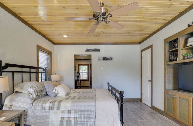 Quiet Missouri Retreat: Walk to Downtown Neosho