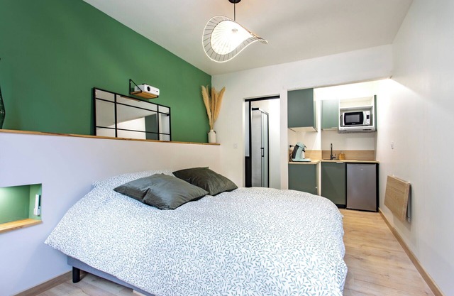 Quiet nest in the city center - Near subway & train station