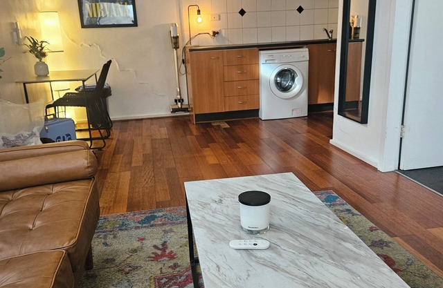 Quiet, peaceful northcote 1 bedroom unit